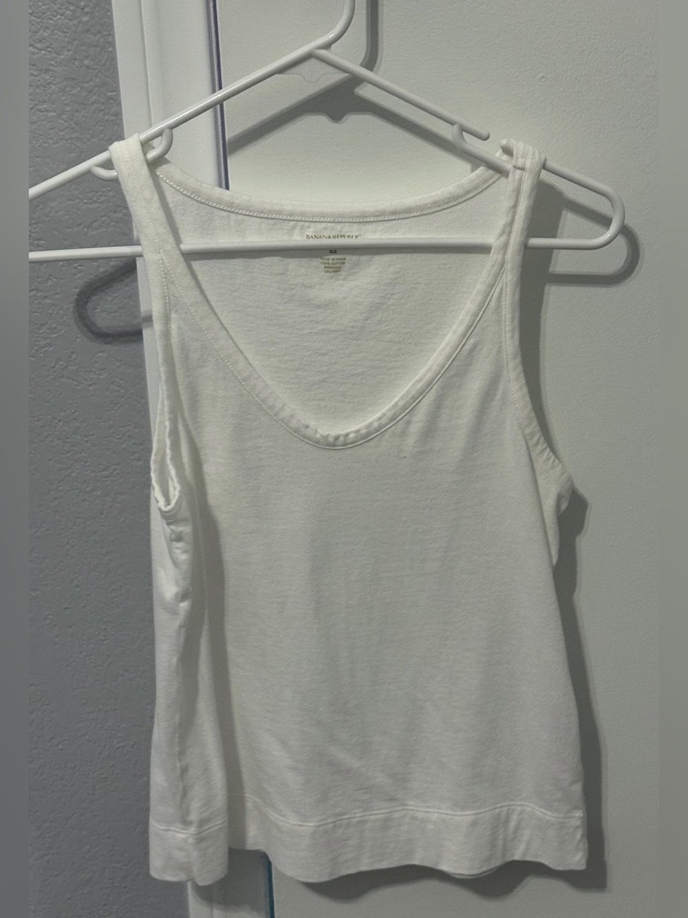 🆑 Banana Republic White Scoop Neck Cotton Tank